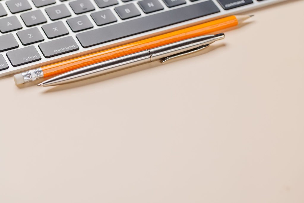 Which AI writing tools are ideal for blog and social media content?